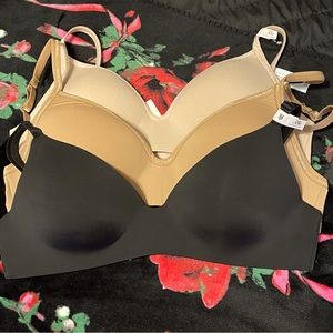 Victoria’s Secret Wireless Lightly lined Bras